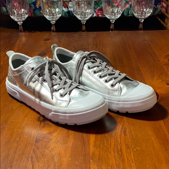 UGG Silver Canvas Women’s Sneakers - Picture 1 of 10